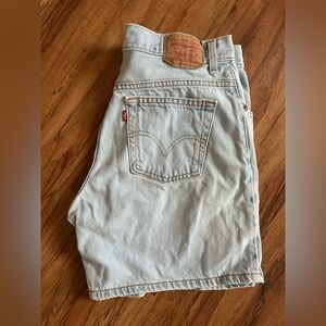 Vintage Y2K Levi’s Classic Fit Denim Shorts Womens size 12